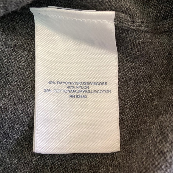 Boy’s size 10-12 Lands’ End gray sweater in excellent condition - Picture 4 of 5